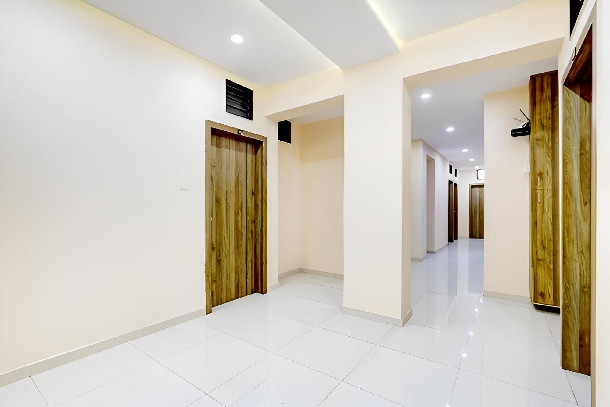 Hotel Blue Leaf Rajkot Exterior foto