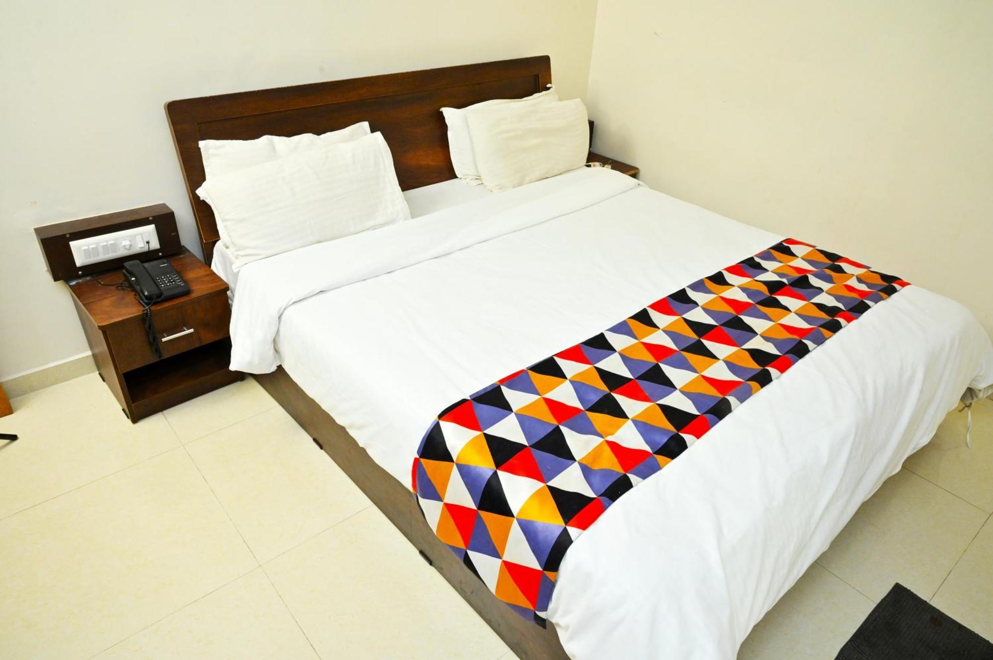 Hotel Blue Leaf Rajkot Exterior foto