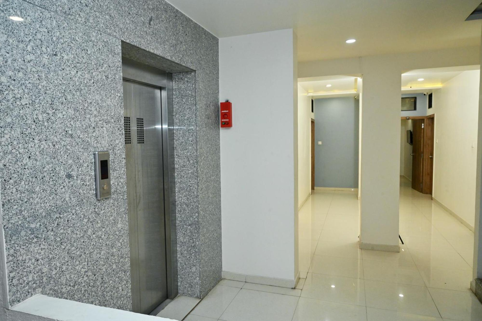 Hotel Blue Leaf Rajkot Exterior foto