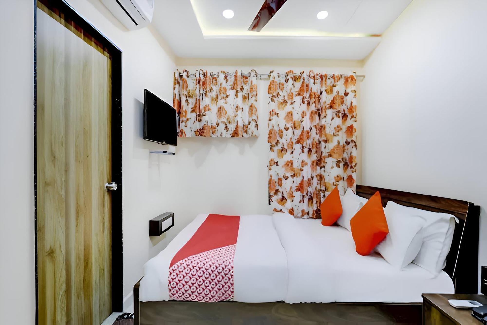 Hotel Blue Leaf Rajkot Exterior foto