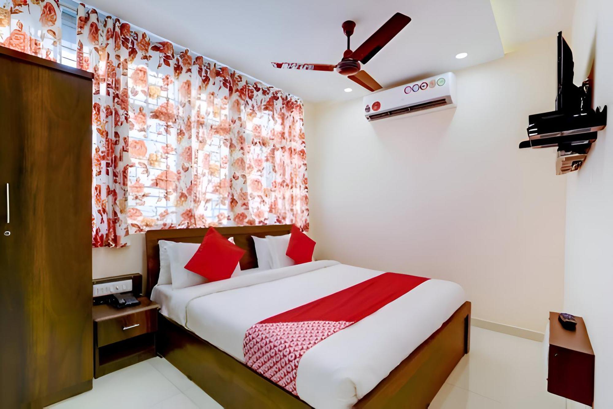 Hotel Blue Leaf Rajkot Exterior foto