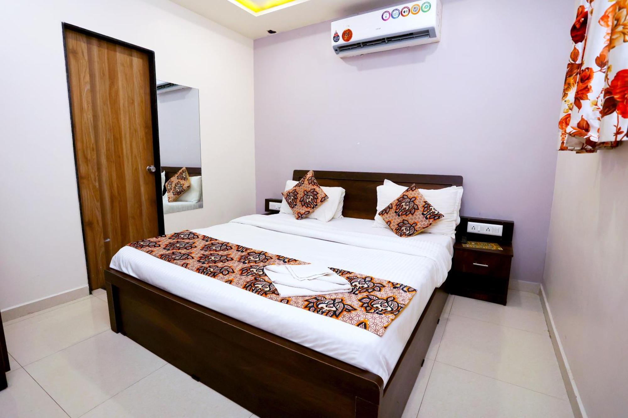 Hotel Blue Leaf Rajkot Exterior foto